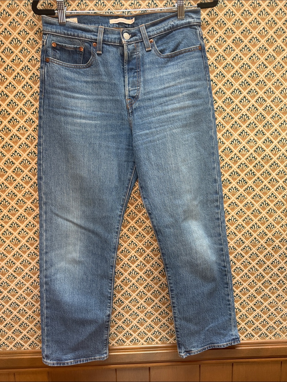 Levi's Women's Cropped Straight-Leg Jeans in Faded Blue 28